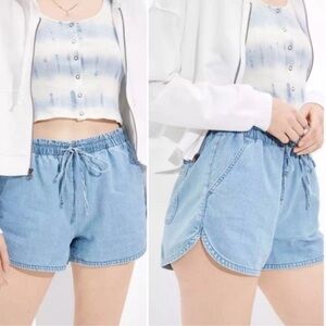 American Eagle Outfitters Light Wash Chambray Elastic Waist Shorts